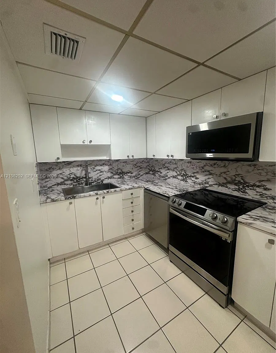 Park East Condo — Photo 4