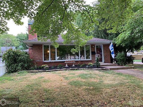 2nd image of 401 Avenue E