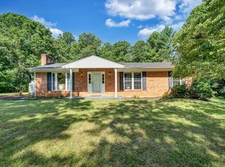 6121 Sunnycrest Ln, Roanoke, VA 24018