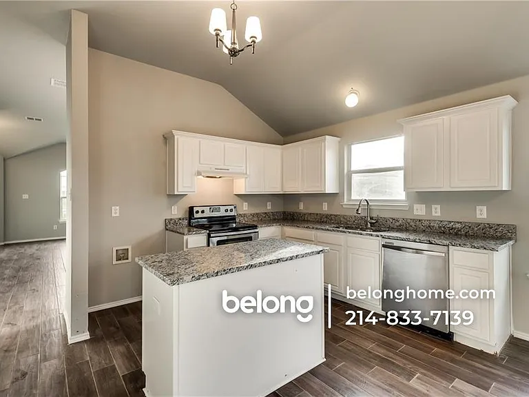 901 Plumeria Dr — Photo 14