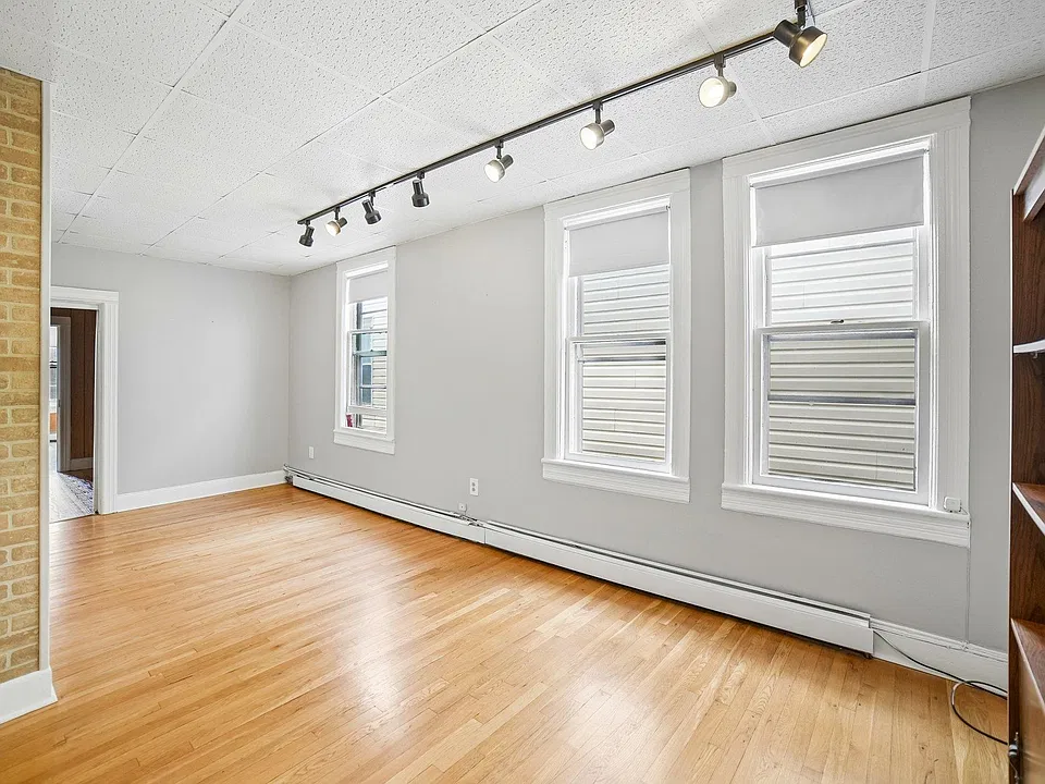 89 W 24th St #3