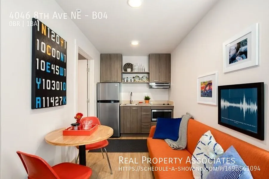 4046 8th Ave NE #B04