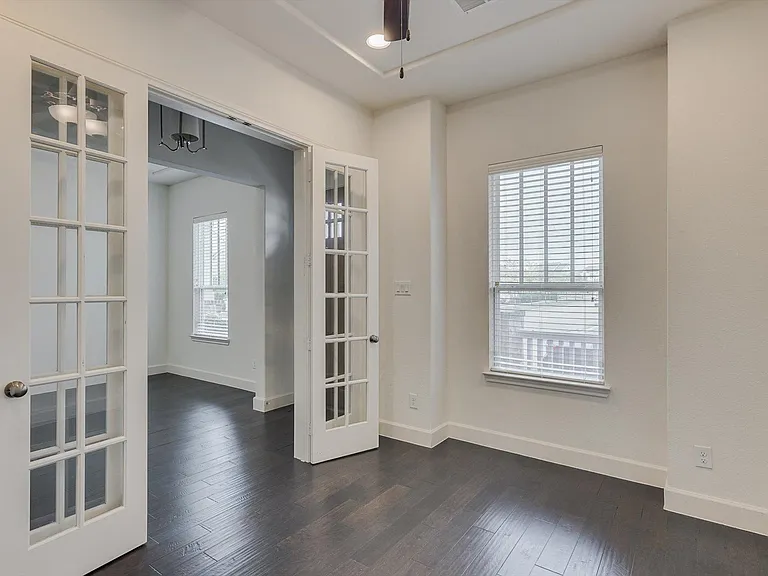 4064 Washburne Dr — Photo 4