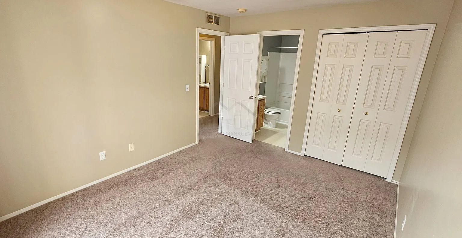 2 bed, 2.0 bath, 881 sqft, $1,700 — Photo 3