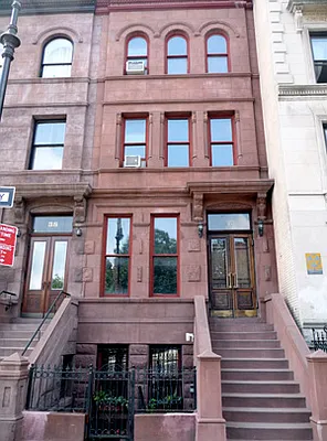 Rented by Perry Associates NYC Inc | media 33
