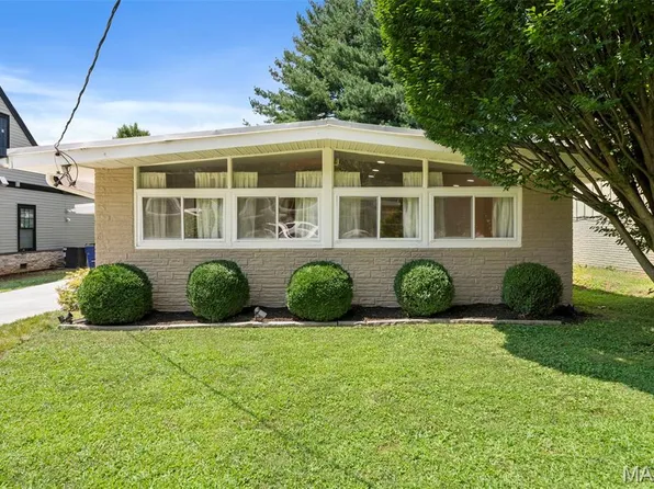 2137 East Dr, Saint Louis, MO 63131