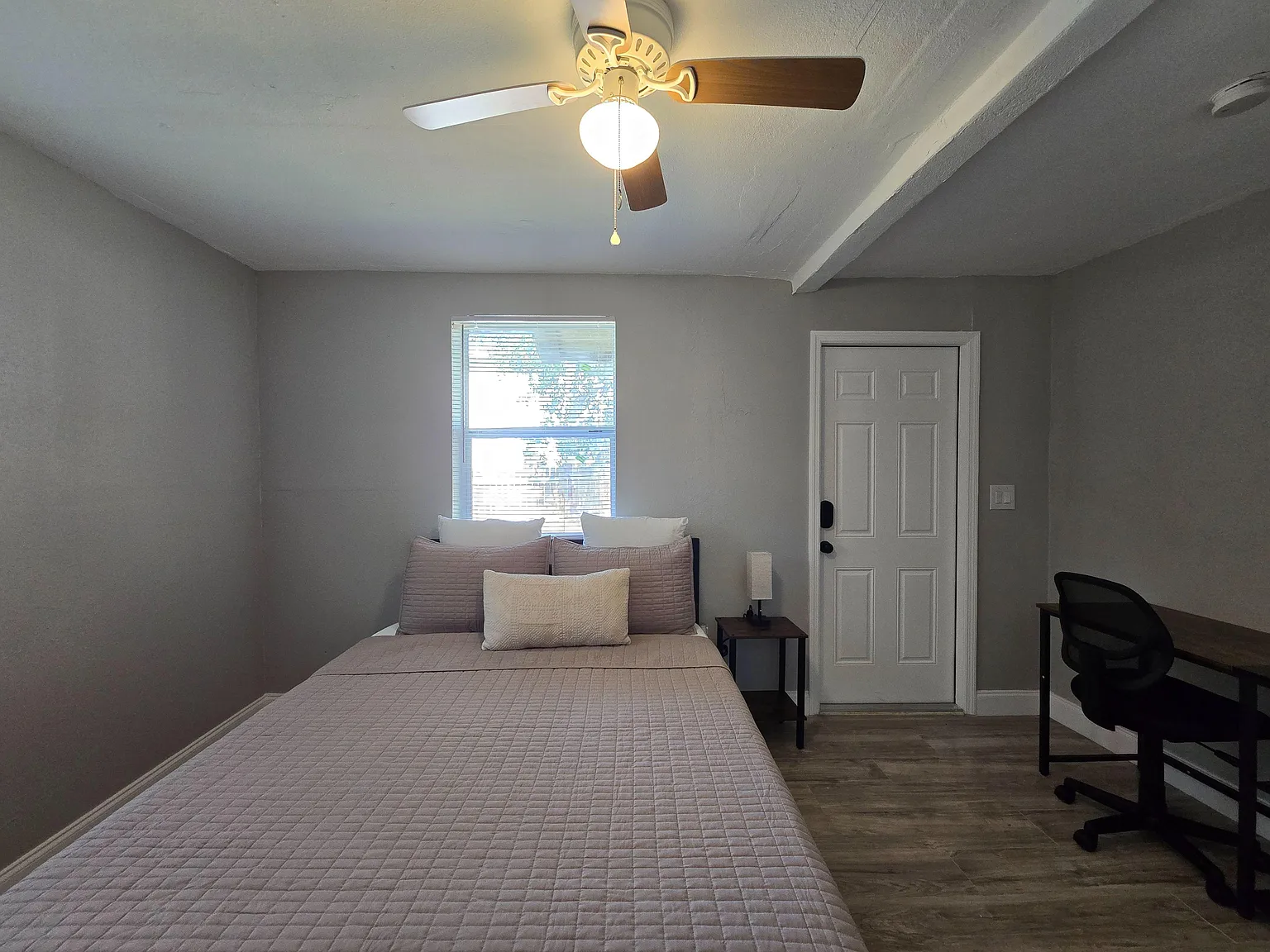 4 bed, 2.0 bath, 800 sqft, $1,213 — Photo 3