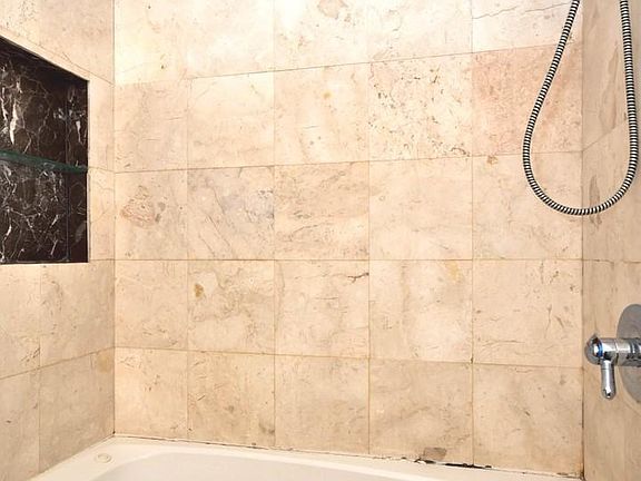 3rd image of 1511 N Windsor Dr APT 307