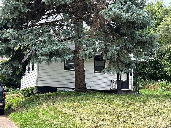 3rd image of 3725 Blondo St