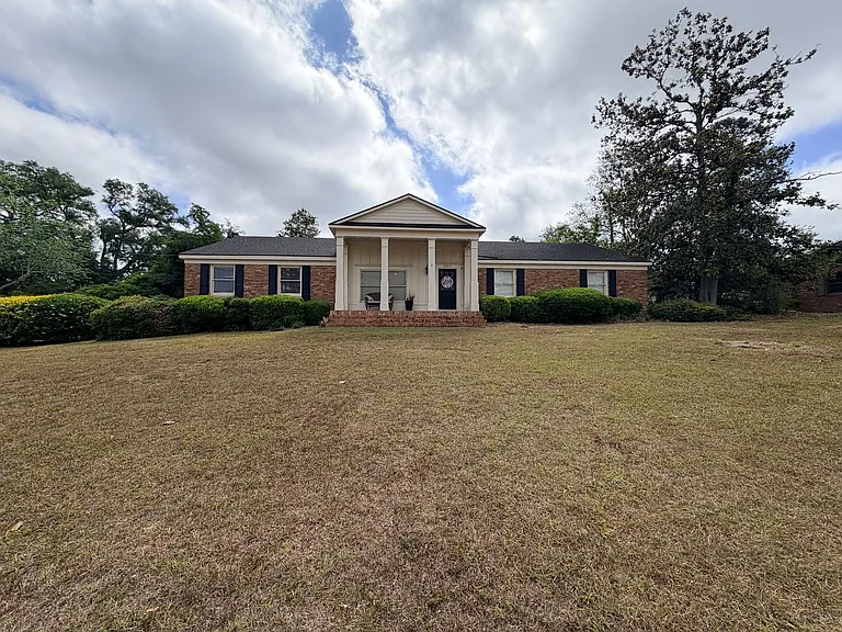 2311 Pinecliff Dr — Photo 1