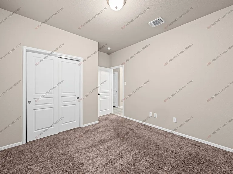 5620 Blackstone Dr — Photo 7