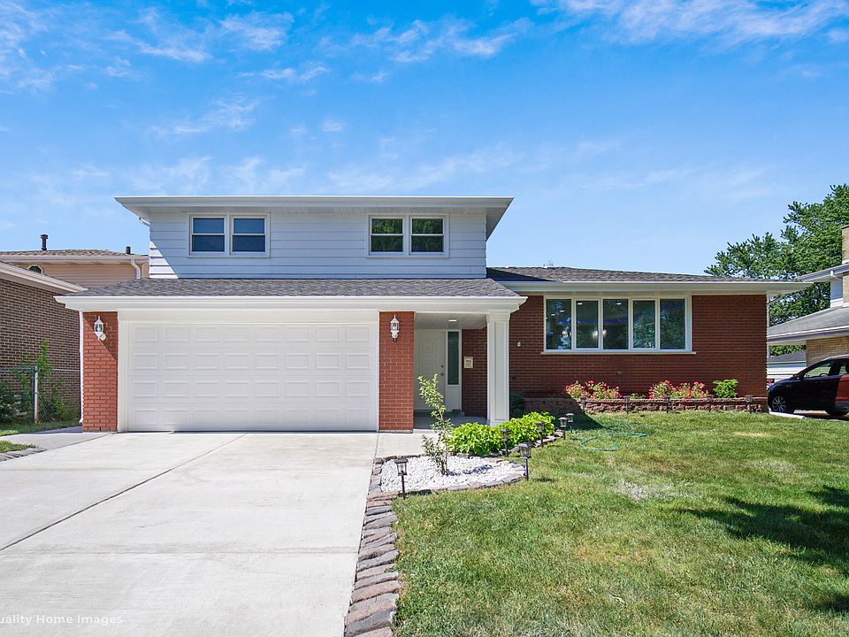1st image of 4624 W 106th Pl