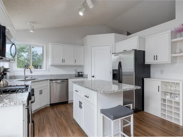 568 Amur Cir NW, Saint Michael, MN 55376