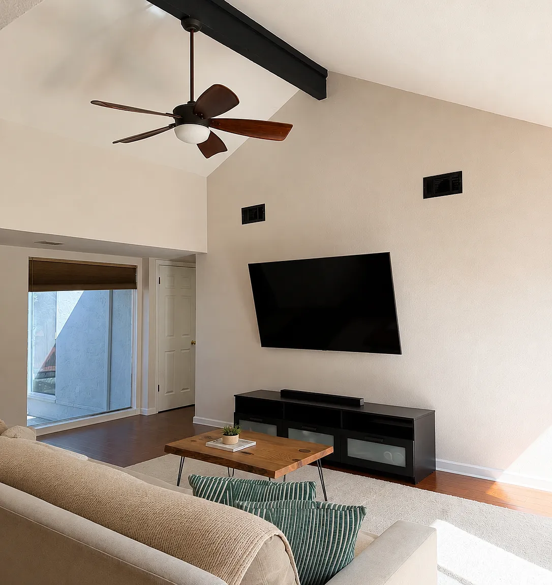 2 bed, 1124 sqft, $2,800 — Photo 2