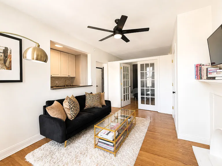 160 Smith St #4R — Photo 5
