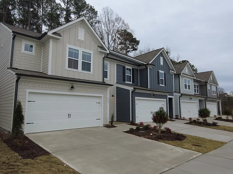 806 McKenzie Park Ter — Photo 2