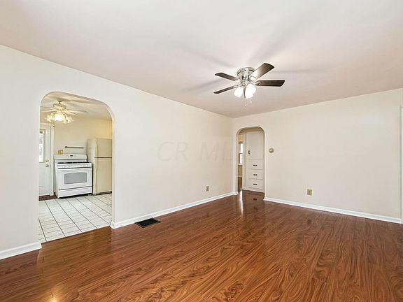 4th image of 584 Collingwood Ave