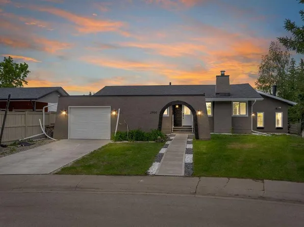 2930 E Oakmoor Cres SW, Calgary, AB T2V 3Z7