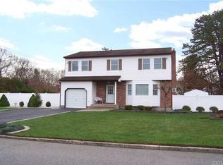 2 Julie Ln, Selden, NY 11784