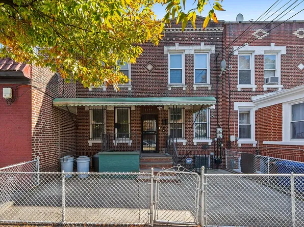 3005 48th St #2, Astoria, NY 11103