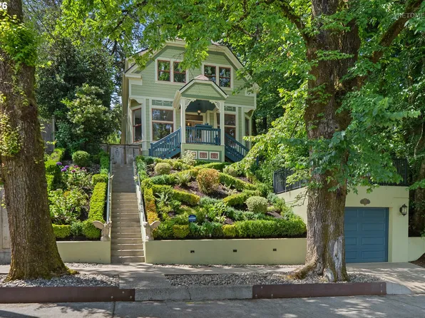 2104 SW Spring St, Portland, OR 97201