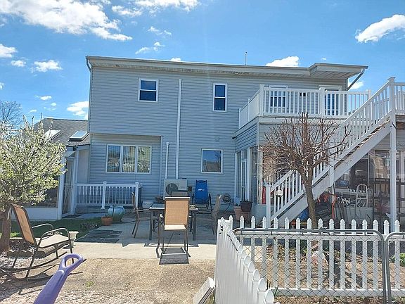5th image of 1064 Washington Ave