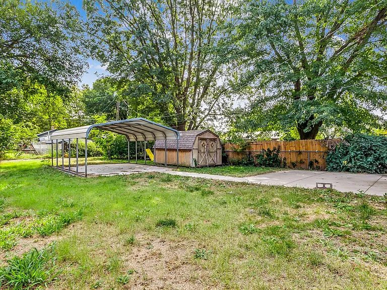 840 S Millwood Ave — Photo 12