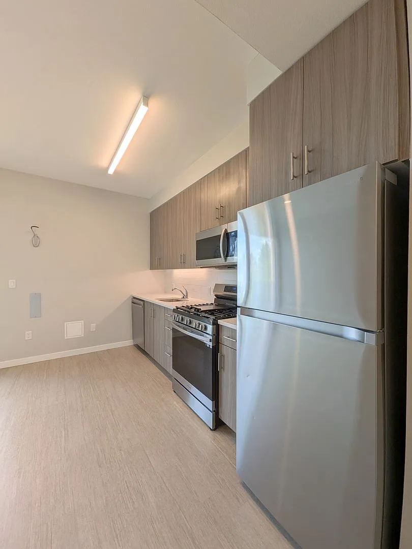 Division 31 Apartments — Photo 3