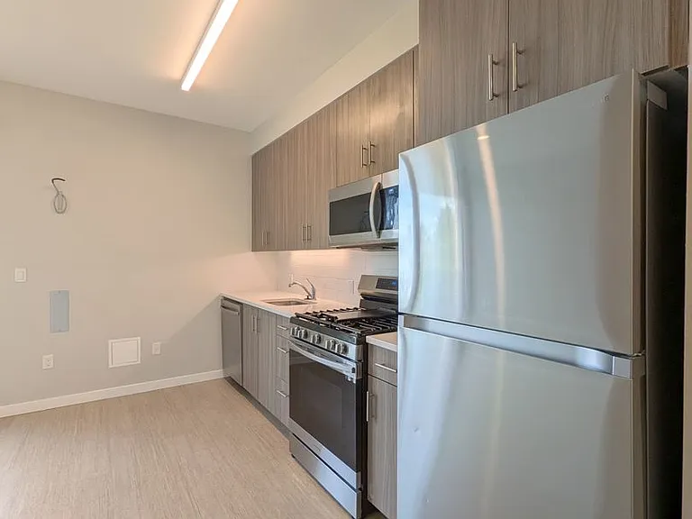 Division 31 Apartments — Photo 13