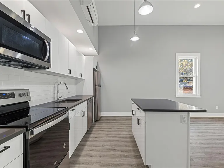 47 Beekman Ave #34 — Photo 4