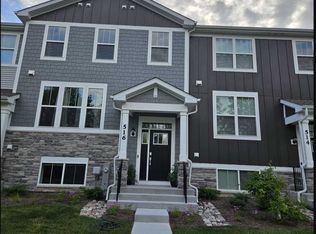 516 Wolverine Dr, Aurora, IL 60502