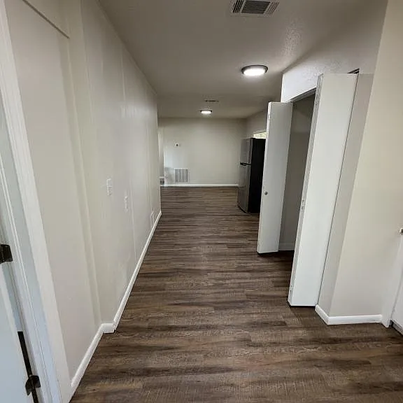 401 S Scraper St — Photo 4