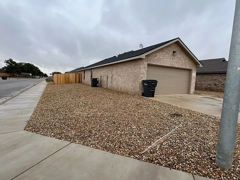 7701 Date Ave — Photo 3