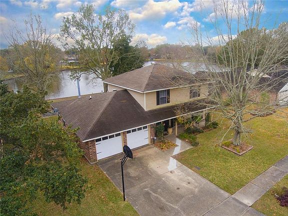 2nd image of 624 Fairway Dr