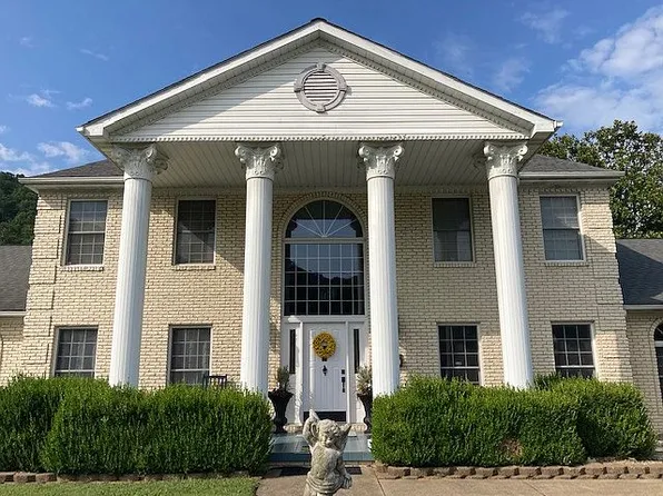303 Riverside Dr, Madison, WV 25130