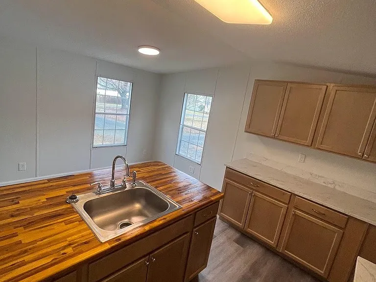 312 Hammond St — Photo 11
