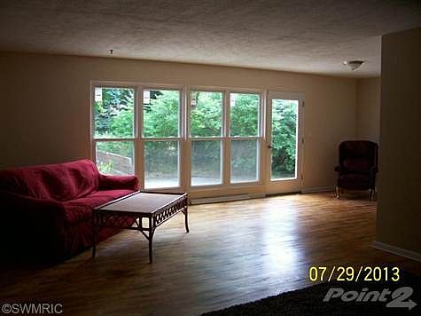 4th image of 1781 Broadmoor Dr