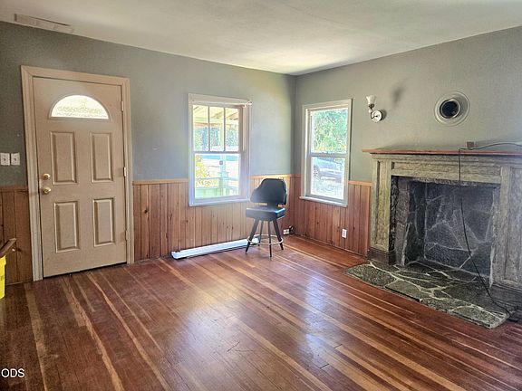 5th image of 4490 Holland Loop Rd