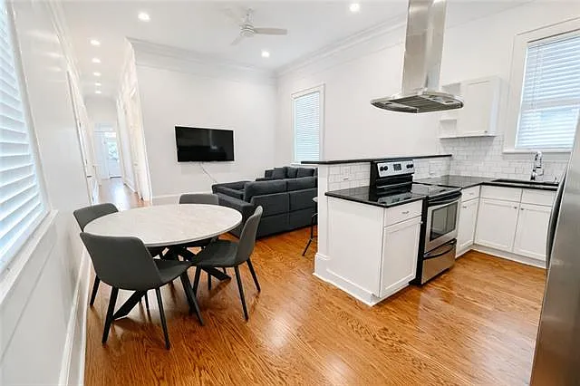2 bed, 1.0 bath, 950 sqft, $2,200 — Photo 2