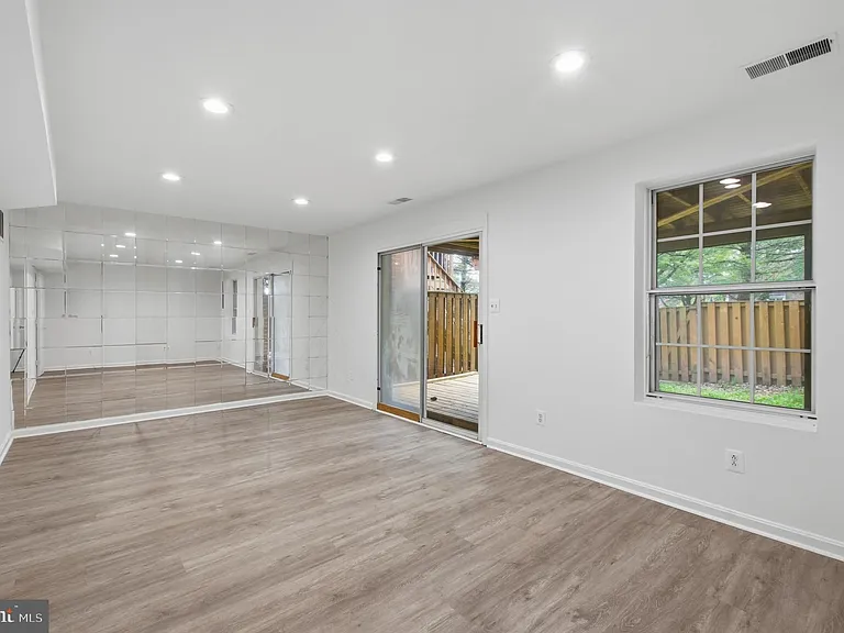46601 Carriage Ct — Photo 18