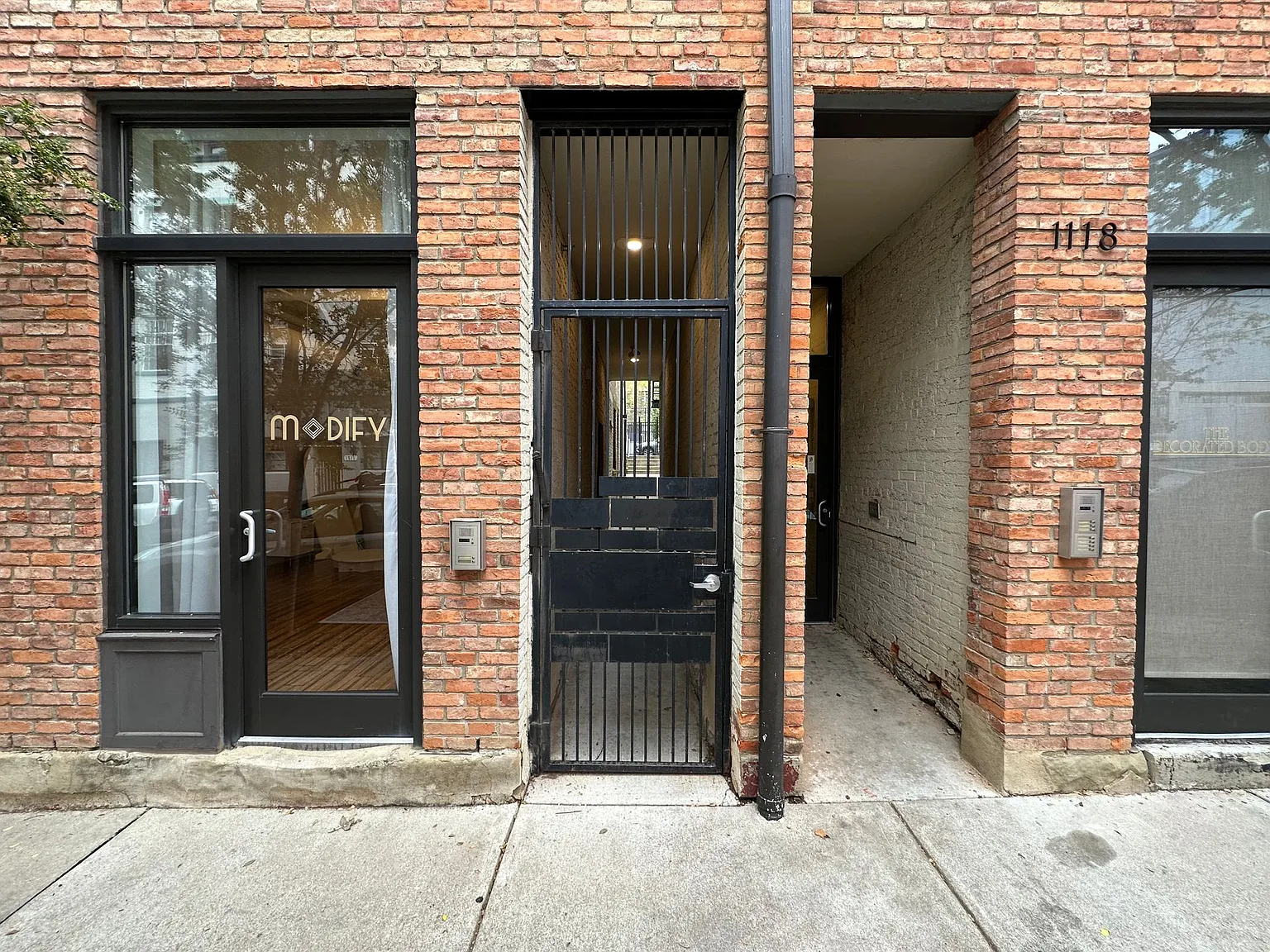 1120-1122 Broadway — Photo 2