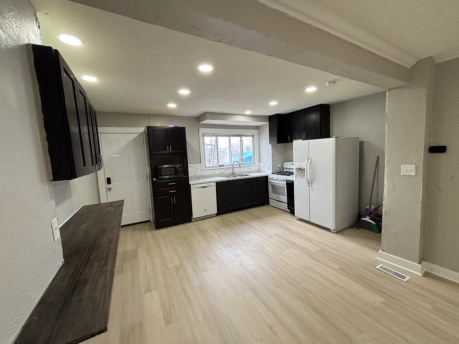444 Ohio Ave photo 1