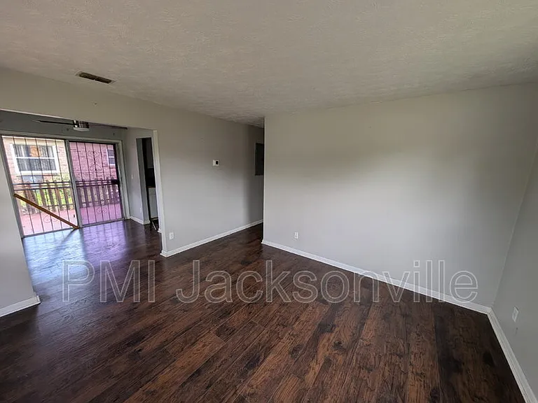2562 W 28th St — Photo 6