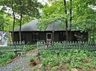 945 Brookwood Dr, Pottstown, PA 19464