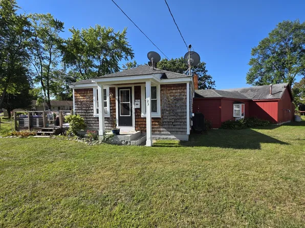 23 Coolidge Ave, Turners Falls, MA 01376