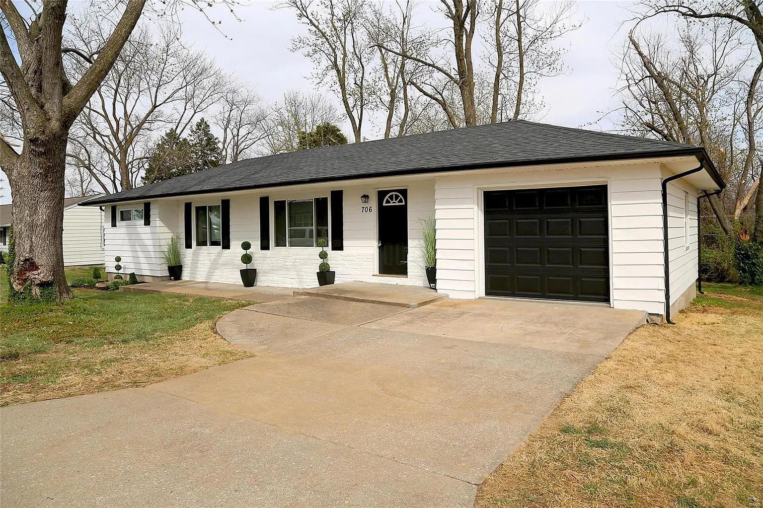 706 Highland Dr photo 1