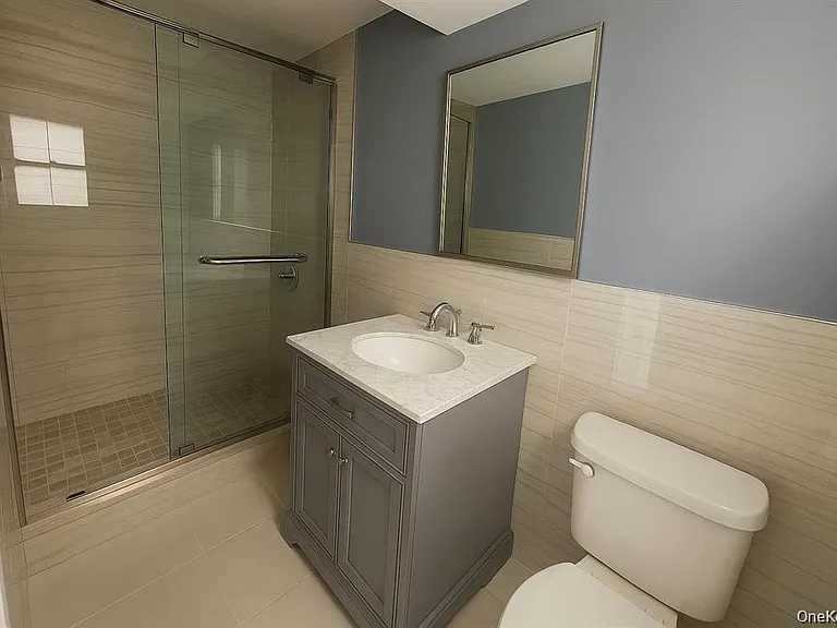 324 Buckingham Rd — Photo 11