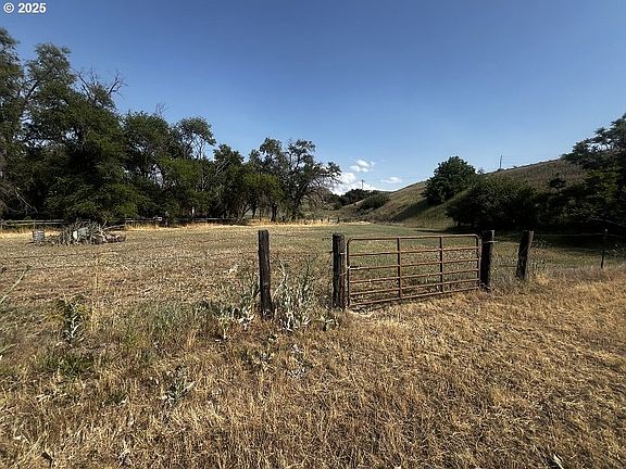 3rd image of 44786 Mission Rd