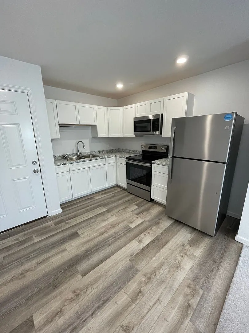Building Photo - 413 Doxey St #5