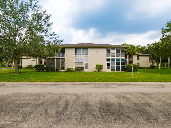 8 Lake Vista Trail, Port St Lucie, FL 34952